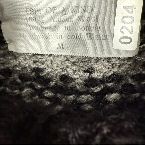 One Of A Kind 100% Alpaca Sweater Hand Made In Bolivia Size Medium Soft Warm - Picture 2 of 5